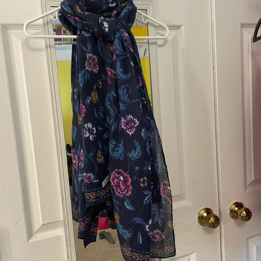 ❤️Old Navy Scarf (Bundle 2 for $10) - Picture 2 of 3